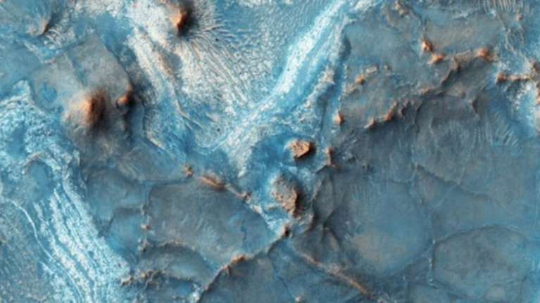 H ΝΑSA μας κάνει δώρο την πολύχρωμη πλευρά του Άρη