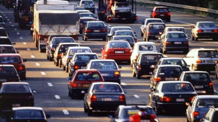 Στη Βουλή κατατέθηκε η τροπολογία για τα τέλη με το μήνα στα Ι.Χ