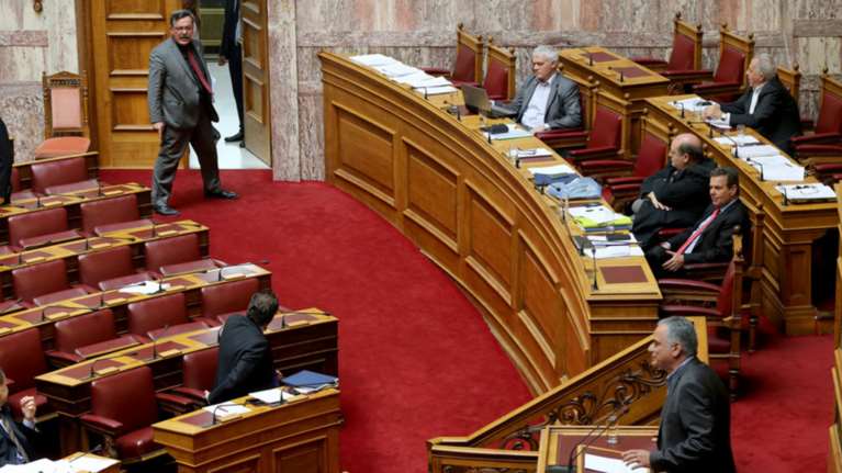 Σκουρλέτης κατά Παππά: Να πάτε να πουλήσετε προστασία σε νυχτομάγαζα