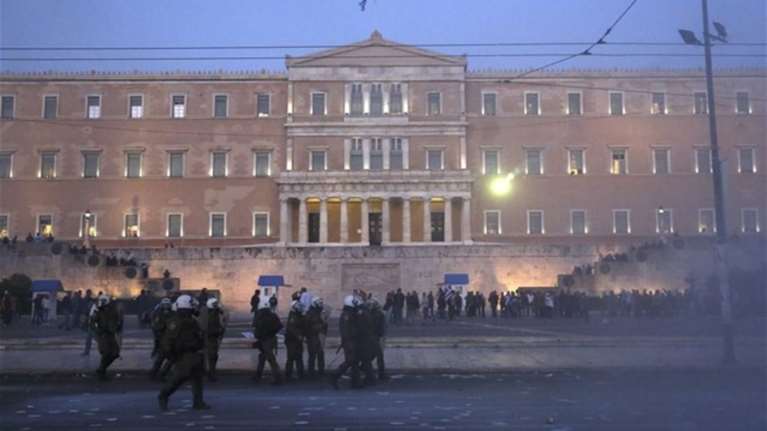 Ο ΣΥΡΙΖΑ καταγγέλλει τα ΜΑΤ για τον τραυματισμό μέλους της ΛΑΕ