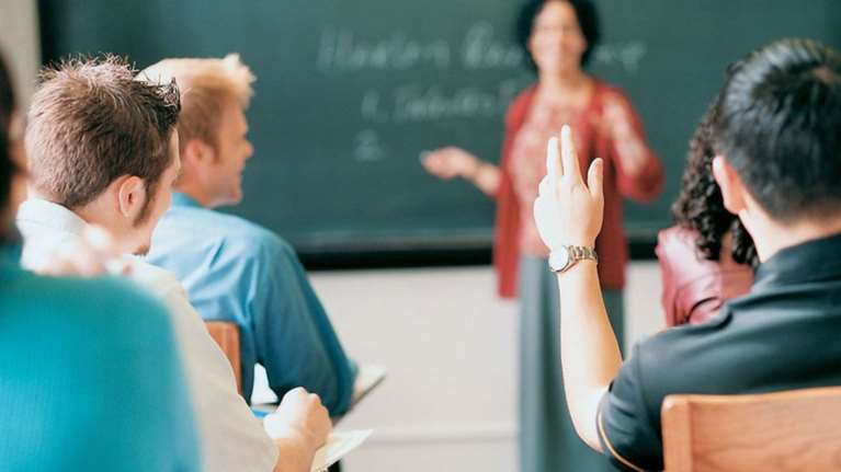 «Μάθημα» για το Μνημόνιο σε Λύκειο!