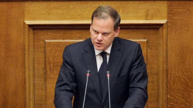 Ερώτηση σύσσωμης της ΚΟ της ΝΔ με υπογραφή Καραμανλή