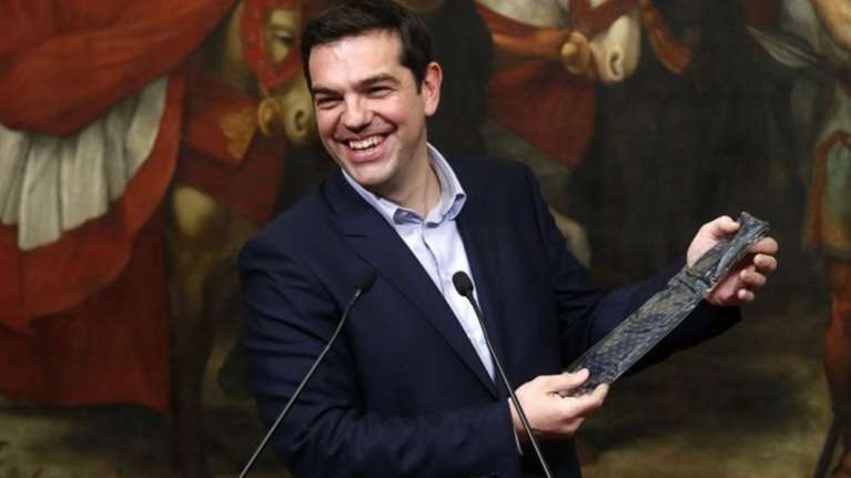 Κουίζ: Πόσες γραβάτες έχει ο Τσίπρας στη ντουλάπα του;