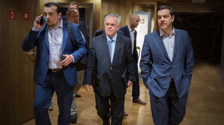 «Κόφτης» στα πανηγύρια από Βερολίνο και Δραγασάκη