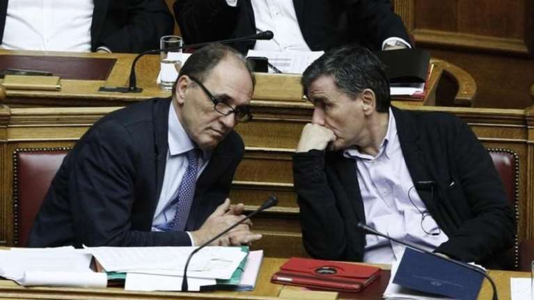 Το καλοκαίρι των φόρων φέρνει «παγετώνα» στην οικονομία