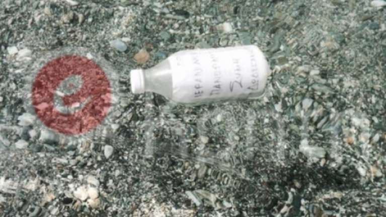 Μπουκάλι με τάμα και 20 ευρώ  βρέθηκε στη θάλασσα