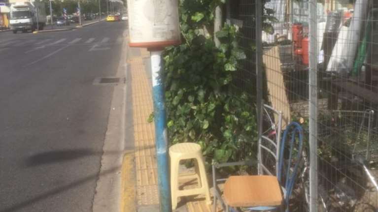 Η στάση λεωφορείου στην Πεντέλης που έγινε viral για τους λάθος λόγους