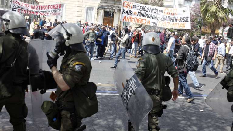 Απίστευτο κι όμως αληθινό: 15 πορείες κάθε μέρα!