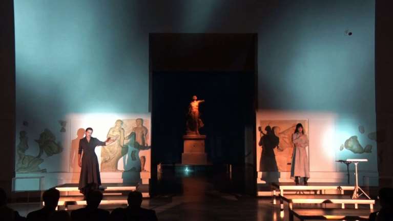 «Μαρμαρωμένες Τρωάδες»: Η διαχρονική  φρίκη του πολέμου