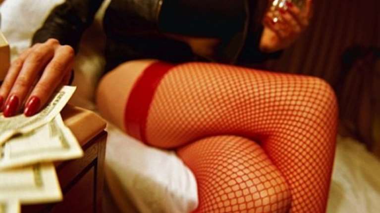 Το σχέδιο του καλλιτεχνικού μάνατζερ για ερωτικό γραφείο στη Γαλλία