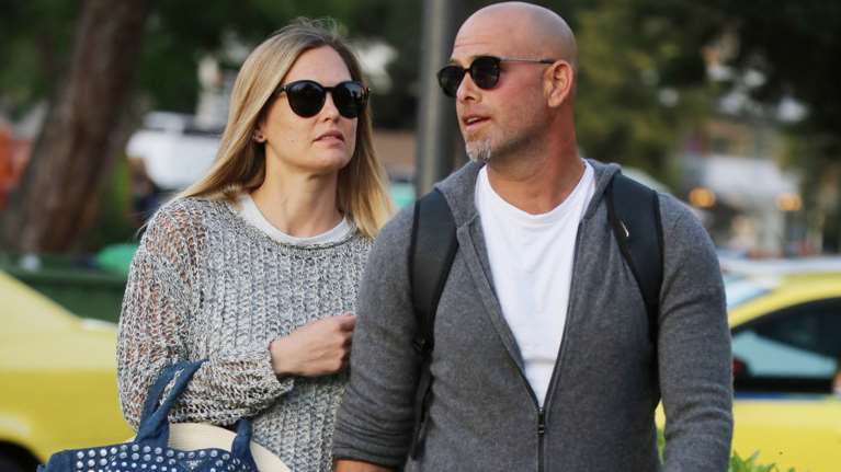 Μπαρ Ραφαέλι:Εγκυος,ερωτευμένη και χωρίς ίχνος μέικ-απ βολτάρει στη Γλυφάδα