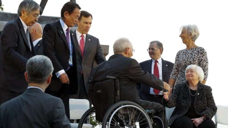 Σόιμπλε: Η Ελλάδα βρίσκεται στο σωστό δρόμο αλλά...