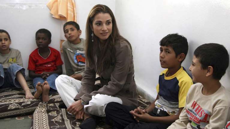 Συγκλονίζει η βασίλισσα Ράνια: Ένας ζωντανός θάνατος. Αυτό είδα στη Λέσβο