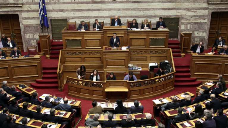 Με ...θρήνους ψηφίζονται απόψε στη Βουλή τα νέα μέτρα