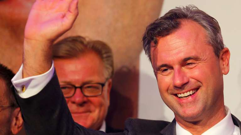 Οι επιστολικές ψήφοι «εκλέγουν» πρόεδρο στην Αυστρία