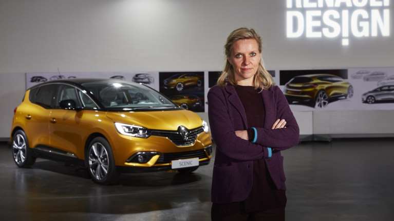 H επικεφαλής σχεδιασμού της Renault σαρώνει τα βραβεία
