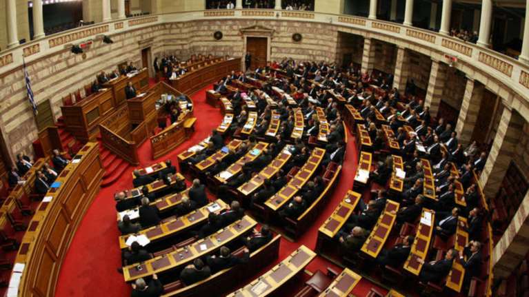 Ποιος έγραψε τελικά το πολυνομοσχέδιο που ψηφίστηκε στη Βουλή;