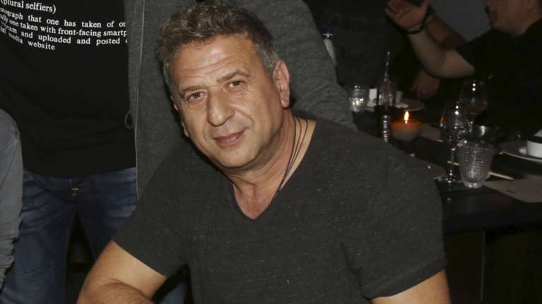 Ο Δημήτρης Κόκλας σε μία σπάνια δημόσια εμφάνιση με τον πατέρα του, Κώστα Κόκλα: Η απίστευτη ομοιότητά τους