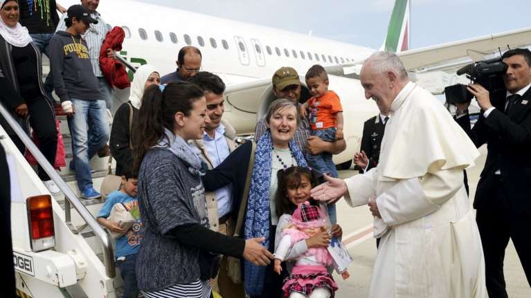 Η νέα ζωή των προσφύγων που πήρε μαζί του στη Ρώμη ο Πάπας