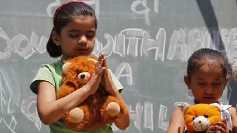 Σε ποια χώρα οι βιαστές παιδιών θα τιμωρούνται με ευνουχισμό