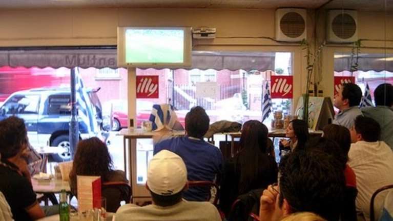 Απίστευτο περιστατικό: Κάλεσε την αστυνομία να του βρει θέση για τον αγώνα