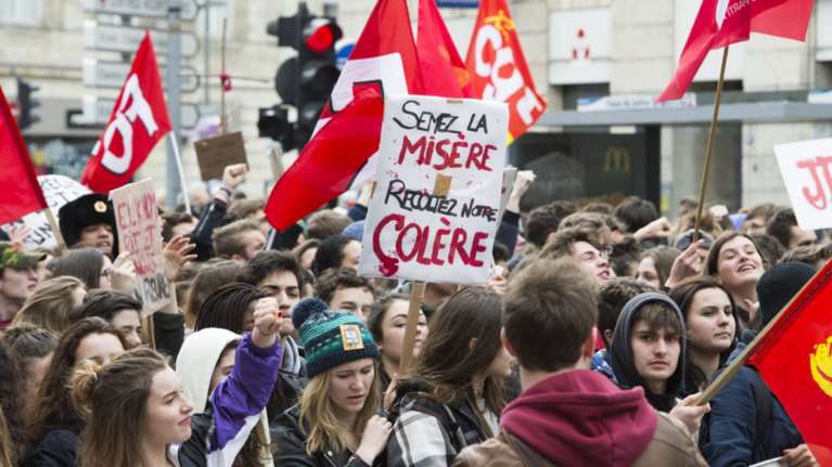 Σε απεργιακό κλοιό η Γαλλία λίγες μέρες πριν από το Euro 2016