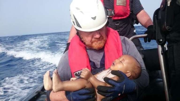 Αυτή η φωτογραφία αφυπνίζει συνειδήσεις στην Ευρώπη