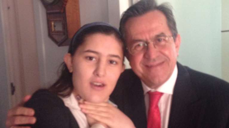 Σε κρίσιμη κατάσταση η κόρη του Νίκου Νικολόπουλου