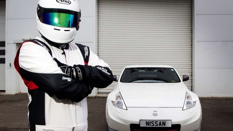 Η Nissan αποκαλύπτει τον δικό της Stig που &quot;εξαντλεί&quot; τα νέα μοντέλα!