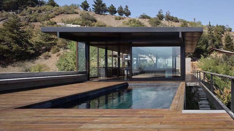 Ενα γήινο σπίτι άψογα εναρμονισμένο με το περιβάλλον