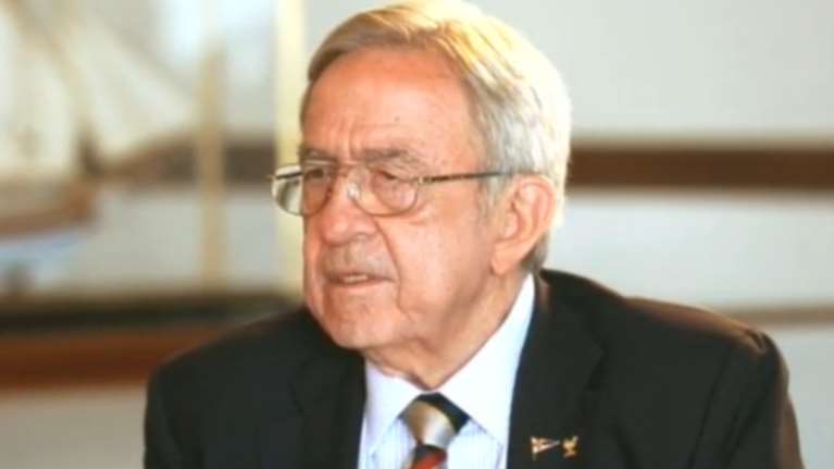 Ονομα Κωνσταντίνος, επώνυμο τέως βασιλεύς Παύλου