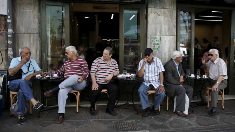 Reuters: Οργή των Ελλήνων για τους νέους φόρους