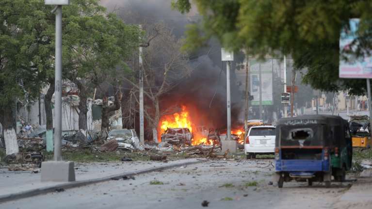 Μακελειό στη Σομαλία: Εισβολή ενόπλων σε ξενοδοχείο