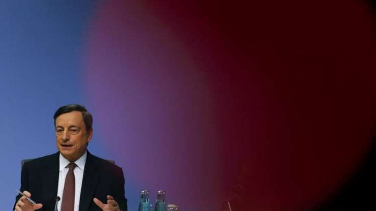 Reuters: Ο Ντράγκι δύσκολα θα επαναφέρει τώρα το waiver