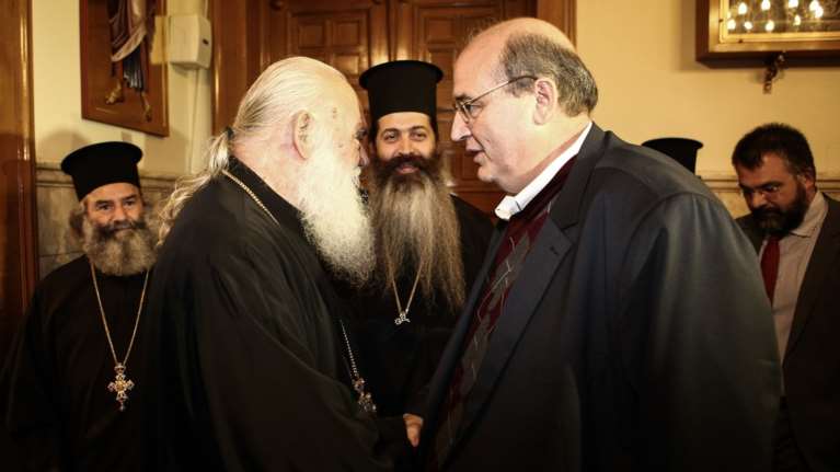 Νέα κόντρα Εκκλησίας-Φίλη για τα Θρησκευτικά-«Πυρά» από την Ιερά Σύνοδο