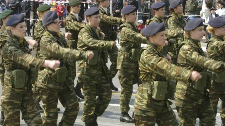 ΣτΕ: Αντισυνταγματικός ο αποκλεισμός γυναικών από μάχιμες θέσεις στο στρατό