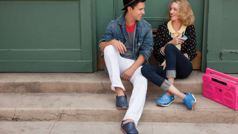 Tα πασίγνωστα παπούτσια που κρίνονται ακατάλληλα από τους ποδίατρους