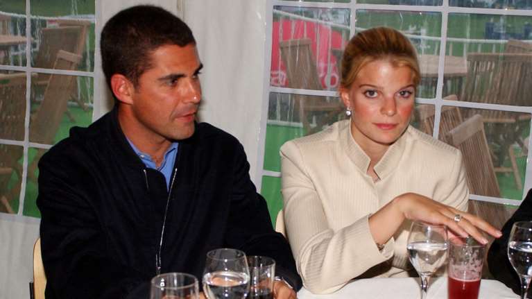 Πώς έμαθε η Αθηνά Ωνάση για την απιστία του Αλβάρο με την ξανθιά γυναίκα