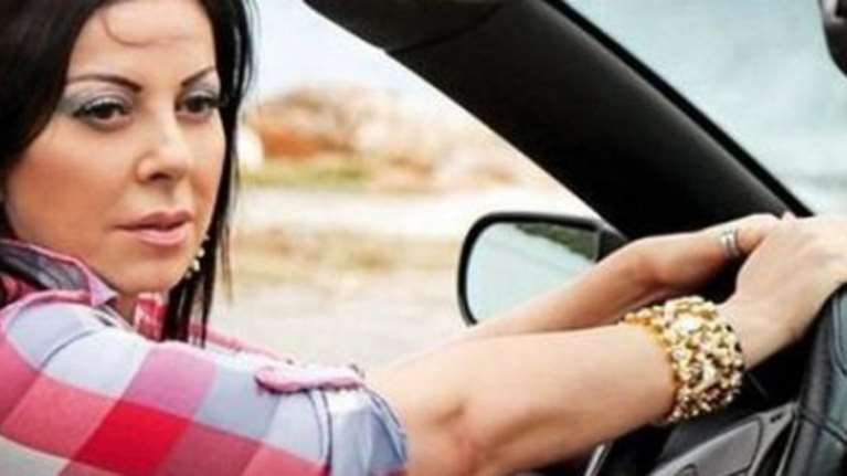 Τράκαρε με λεωφορείο η Άντζελα Δημητρίου (Εικόνα)