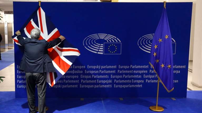 Ανω-κάτω οι Συντηρητικοί του Κάμερον για το Brexit