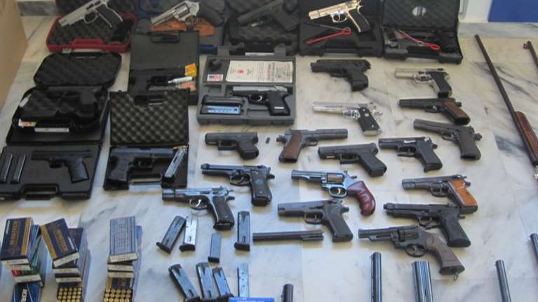 Αρχιφύλακας &amp; Ειδικοί Φρουροί σε κύκλωμα εμπορίας όπλων