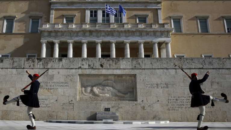 Αλλαγή ατζέντας με εκλογικό νόμο-αναθεώρηση Συντάγματος