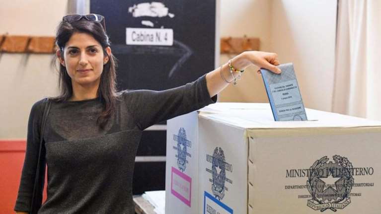 Πρώτη με διαφορά στις δημοτικές της Ρώμης η υποψήφια του Μπέπε Γκρίλο