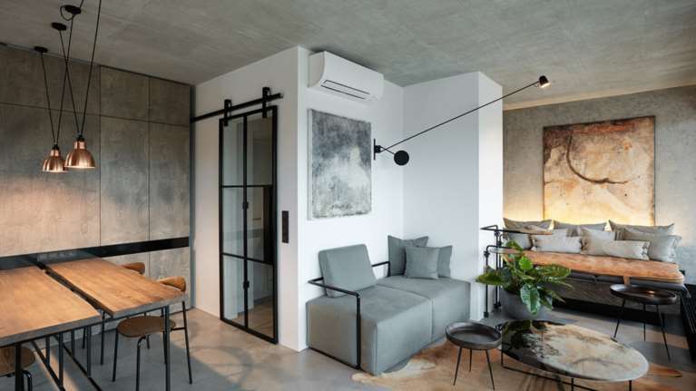 Ένα βιομηχανικό λοφτ από τη Πράγα που θα σας εντυπωσιάσει