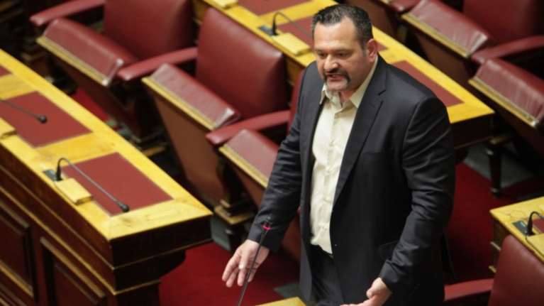 «Ρεσιτάλ» χυδαιότητας της Χρυσής Αυγής στη Βουλή