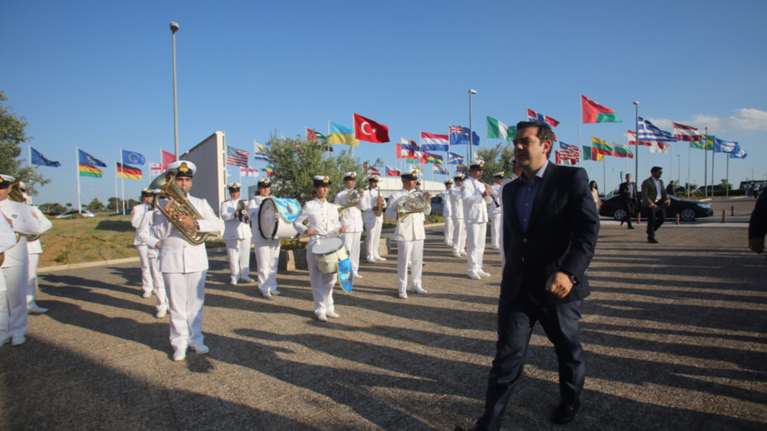 Η ...απόβαση του Τσίπρα στα Ποσειδώνια (φωτό)