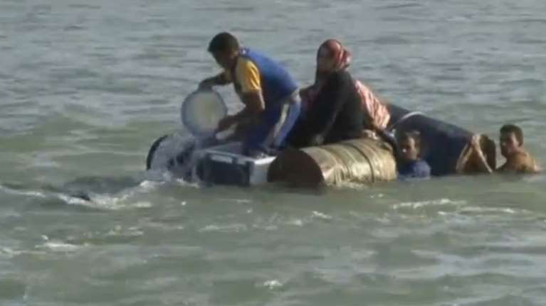 Κάτοικοι της Φαλούτζα πέφτουν στον Ευφράτη για να γλυτώσουν τη σφαγή