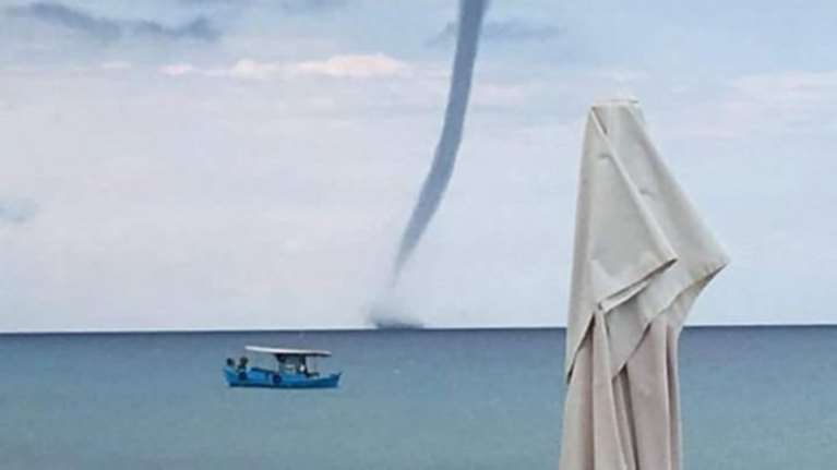 Εντυπωσιακές φωτογραφίες από υδροστρόβιλους στη Χαλκιδική