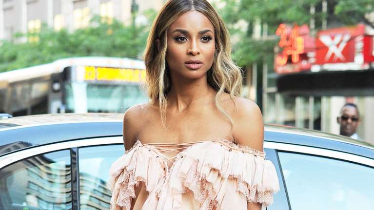 Το ροζ αέρινο φόρεμα που προκάλεσε πανικό στους δρόμους της ΝΥ