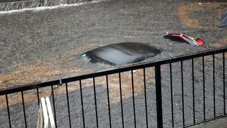 Χάος στη Βρετανία από ακραία καιρικά φαινόμενα και πλημμύρες